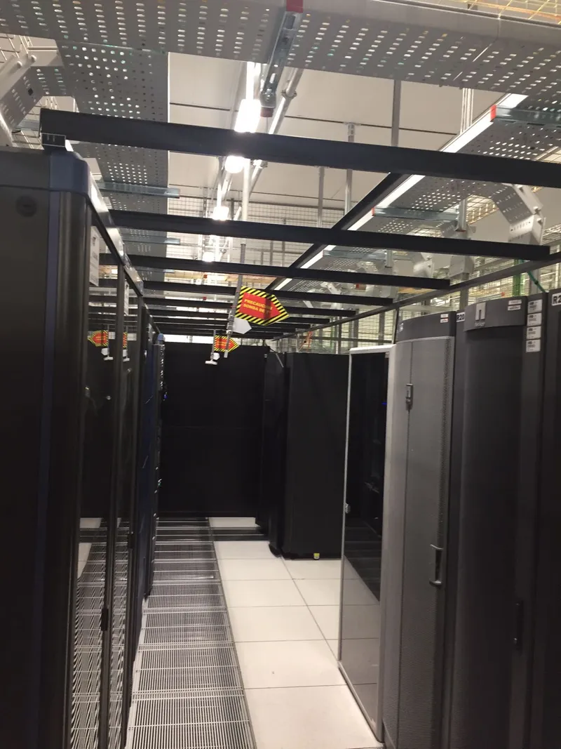 Fabricación y preparación de estructuras metálicas para CPD modular