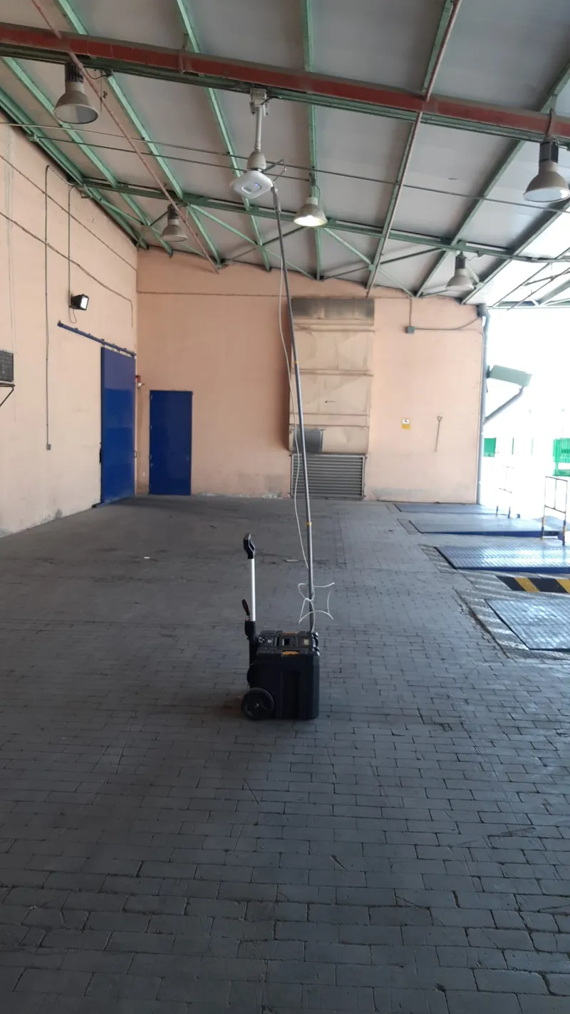 Trabajo de campo durante un site survey Wi-Fi en entorno industrial